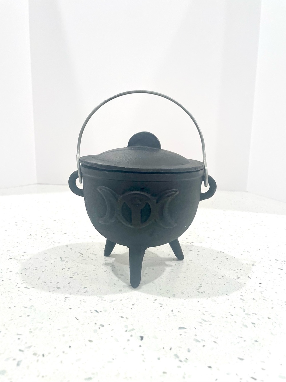 Triple Moon Cast Iron Mini Cauldron with Lid and Handle - Black
